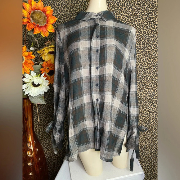 🌴3/$30🌴 DOE & RAE Hunter Green Button Down Long Sleeve Flannel with Wrist Tie - Picture 1 of 9